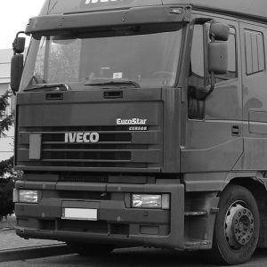 Reparación de camión Iveco EuroStar Cursior en taller especializado.