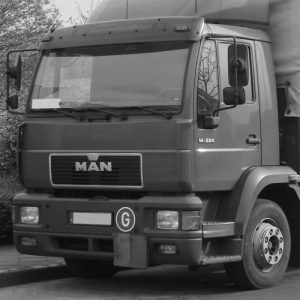 Camión MAN para reparación de camiones, ideal para servicios de mantenimiento y transporte pesado.