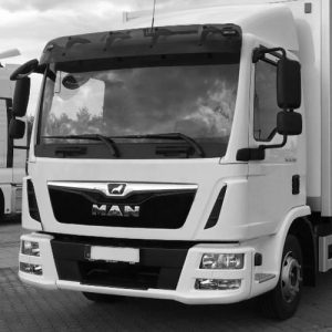 Camión MAN para reparación de camiones en taller especializado.