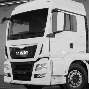 Camión MAN en taller de reparación, servicio y mantenimiento de vehículos pesados.