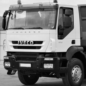 Camión Iveco en reparación, mantenimiento y servicio técnico profesional en taller especializado.