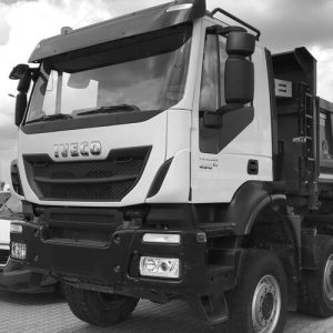 Camión de reparación de camiones en taller mecánico, servicio de mantenimiento y reparación de vehíc.